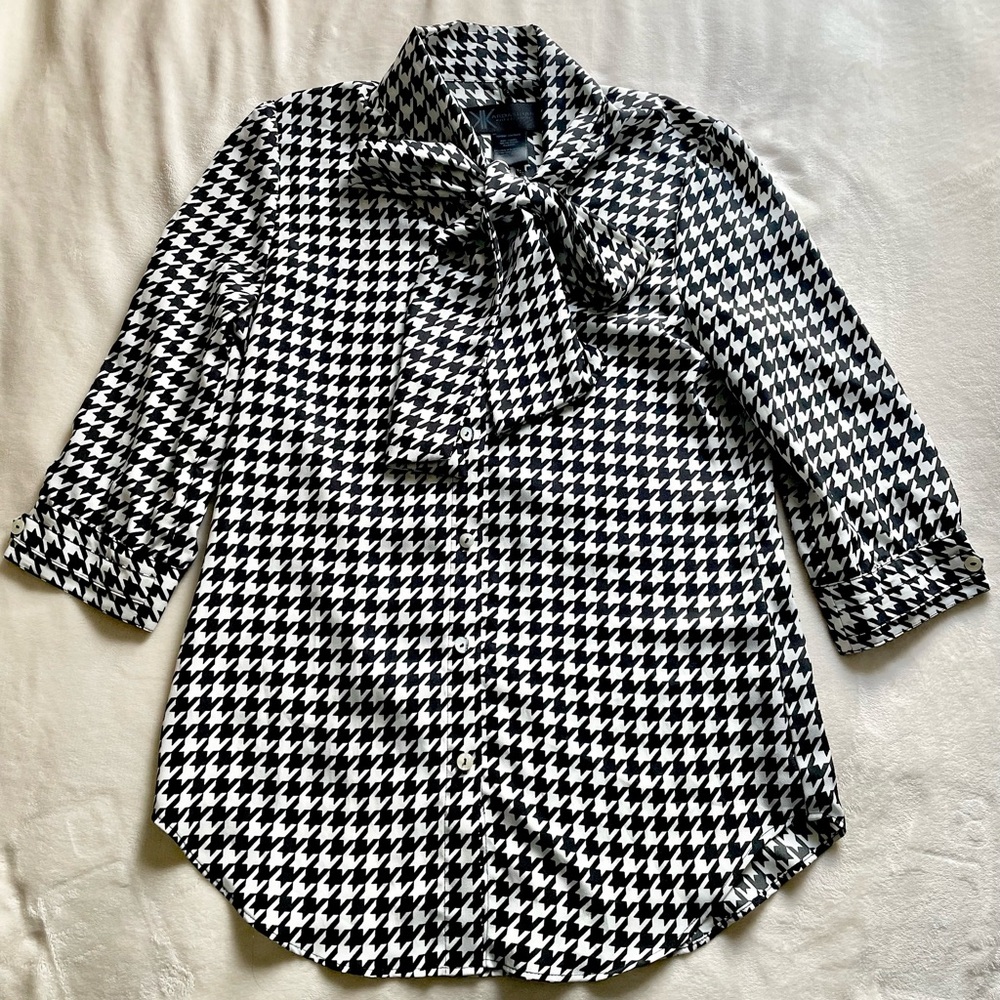 Kardashian Kollection black houndstooth Blouse